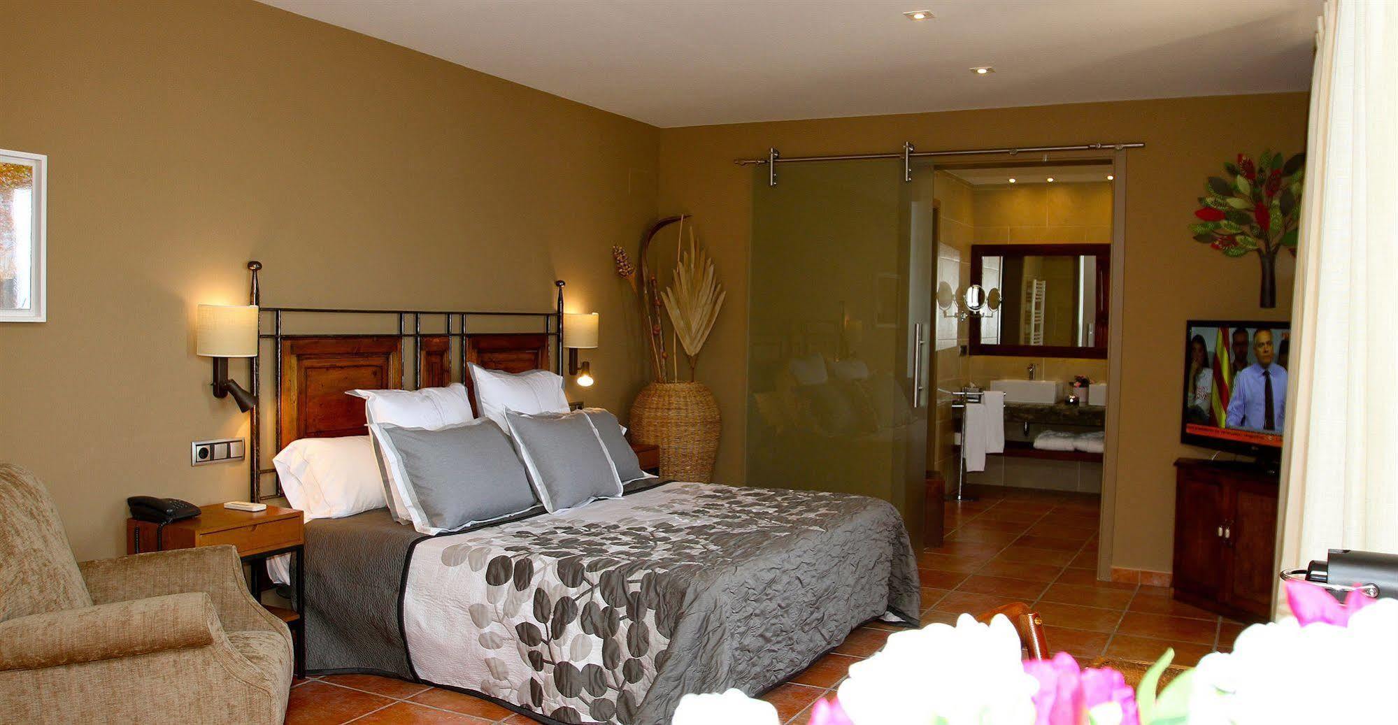 Hotel Restaurante El Ventos Sant Felíu de Pallarols エクステリア 写真