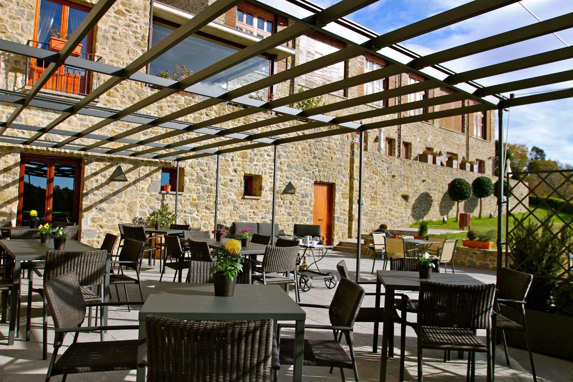 Hotel Restaurante El Ventos Sant Felíu de Pallarols エクステリア 写真