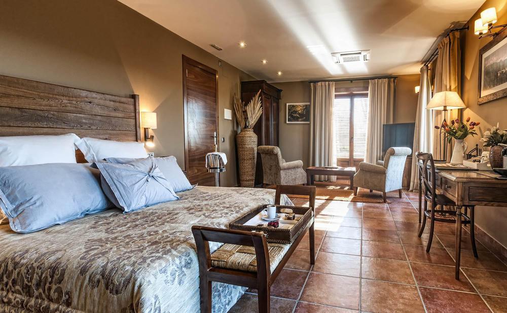 Hotel Restaurante El Ventos Sant Felíu de Pallarols エクステリア 写真